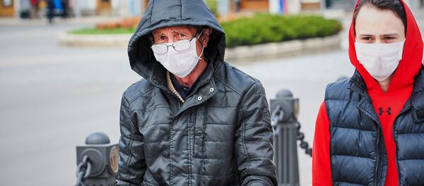 დედაქალაქის მოსახლეობა კორონავირუსისგან თავს ნიღბების საშუალებით იცავს დედაქალაქის მოსახლეობა კორონავირუსისგან თავს ნიღბების საშუალებით იცავს - Sputnik საქართველო