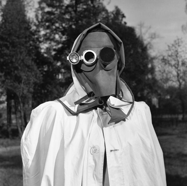 Эта маска для лица была рекомендована в качестве защиты от радиоактивных осадков в Гамбурге в 1957 году - Sputnik Грузия