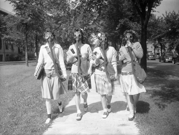 В 1942 году в Детройте противогазы испытывали на студентках. В США были уверены, что в случае необходимости ими можно было воспользоваться только после проверки - Sputnik Грузия