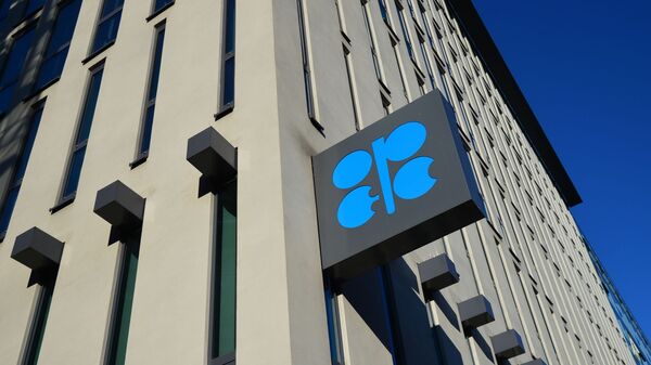 ОПЕК+ приняло решение продолжить сокращение добычи нефти