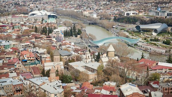 Вид на город Тбилиси с аллеи Сололаки. Март 2020 - Sputnik Грузия