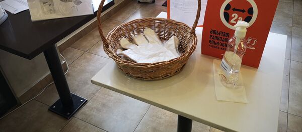 სანიტაიზერი და სხვა ატრიბუტები კორონავირუსთან ბრძოლისთვის სანიტაიზერი და სხვა ატრიბუტები კორონავირუსთან ბრძოლისთვის - Sputnik საქართველო