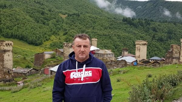 თვიზოლაციაში მყოფი საოპერო მომღერალი და მისი სახალისო, გამამხნევებელი „პარტიები“ თვიზოლაციაში მყოფი საოპერო მომღერალი და მისი სახალისო, გამამხნევებელი „პარტიები“ - Sputnik საქართველო