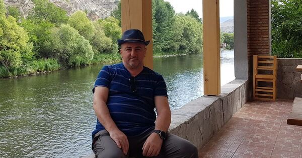 თვიზოლაციაში მყოფი საოპერო მომღერალი და მისი სახალისო, გამამხნევებელი „პარტიები“ თვიზოლაციაში მყოფი საოპერო მომღერალი და მისი სახალისო, გამამხნევებელი „პარტიები“ - Sputnik საქართველო