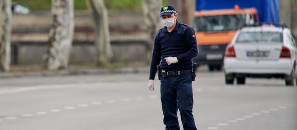 პოლიციელი მოძრაობას არეგულირებს პოლიციელი მოძრაობას არეგულირებს - Sputnik საქართველო
