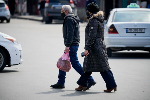 В плену вируса, или Как удержать пожилого человека на карантине - Sputnik Грузия