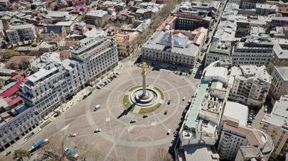 Пустые улицы Тбилиси во время карантина. Площадь Свободы. В Грузии борются с коронавирусом