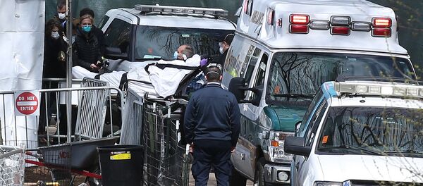 Медицинские работники в полевом госпитале в Центральном парке Нью-Йорка - Sputnik Грузия