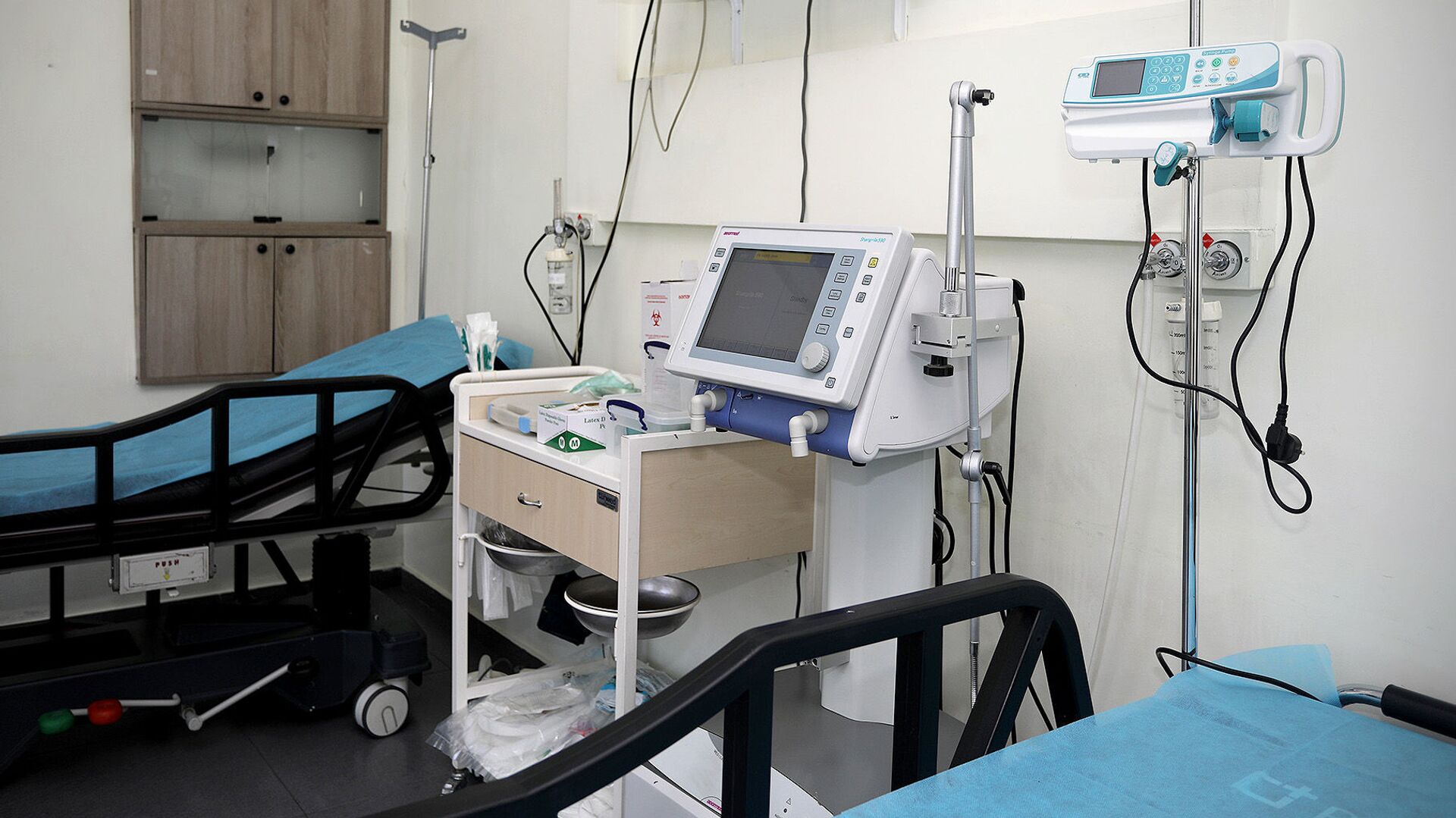 Медицинское оборудование в клинике, предназначенной для лечения пациентов с коронавирусом. Батуми - Sputnik Грузия, 1920, 07.01.2022