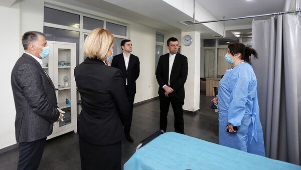 Георгий Гахария в клинике, где будут лечить пациентов с коронавирусом. Батуми / photo : Government of Georgia / FB - Sputnik Грузия