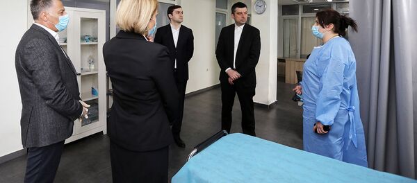 Георгий Гахария в клинике, где будут лечить пациентов с коронавирусом. Батуми / photo : Government of Georgia / FB - Sputnik Грузия
