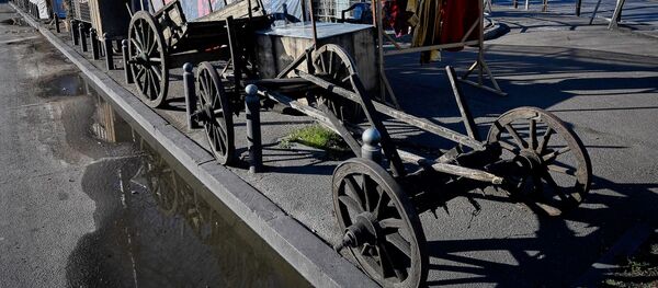 Опустевший Сухой мост в Тбилиси, где всегда было множество туристов. В Грузии борются с коронавирусом - Sputnik Грузия