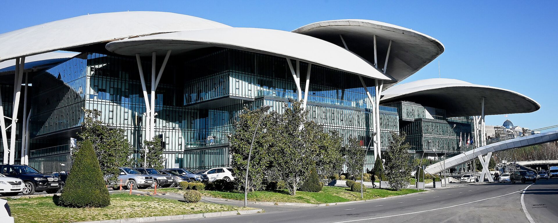 Дом Юстиции в столице Грузии, где расположены также Национальный банк и Министерство энергетики - Sputnik Грузия, 1920, 14.07.2021