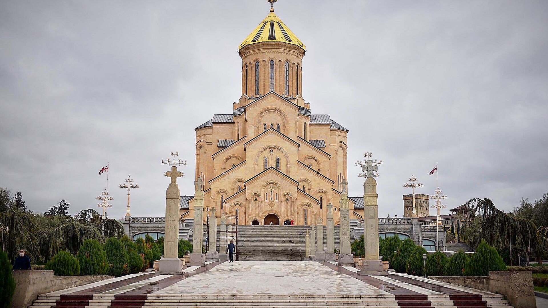 Кафедральный собор Святой Троицы Самеба во время карантина - Sputnik Грузия, 1920, 19.12.2021