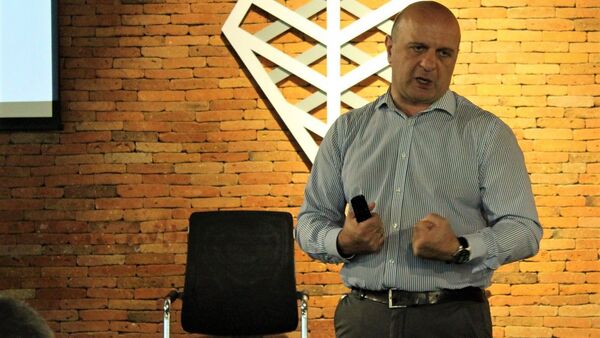 ონლაინ სწავლება და მოსალოდნელი საფრთხეები: როგორ დავიცვათ ბავშვები კიბერთავდასხმისგან ონლაინ სწავლება და მოსალოდნელი საფრთხეები: როგორ დავიცვათ ბავშვები კიბერთავდასხმისგან - Sputnik საქართველო