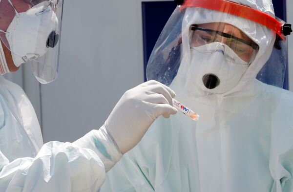 Мы все заразимся коронавирусом - врач из Италии, инфицированная COVID-19 Мы все заразимся коронавирусом - врач из Италии, инфицированная COVID-19 - Sputnik Грузия