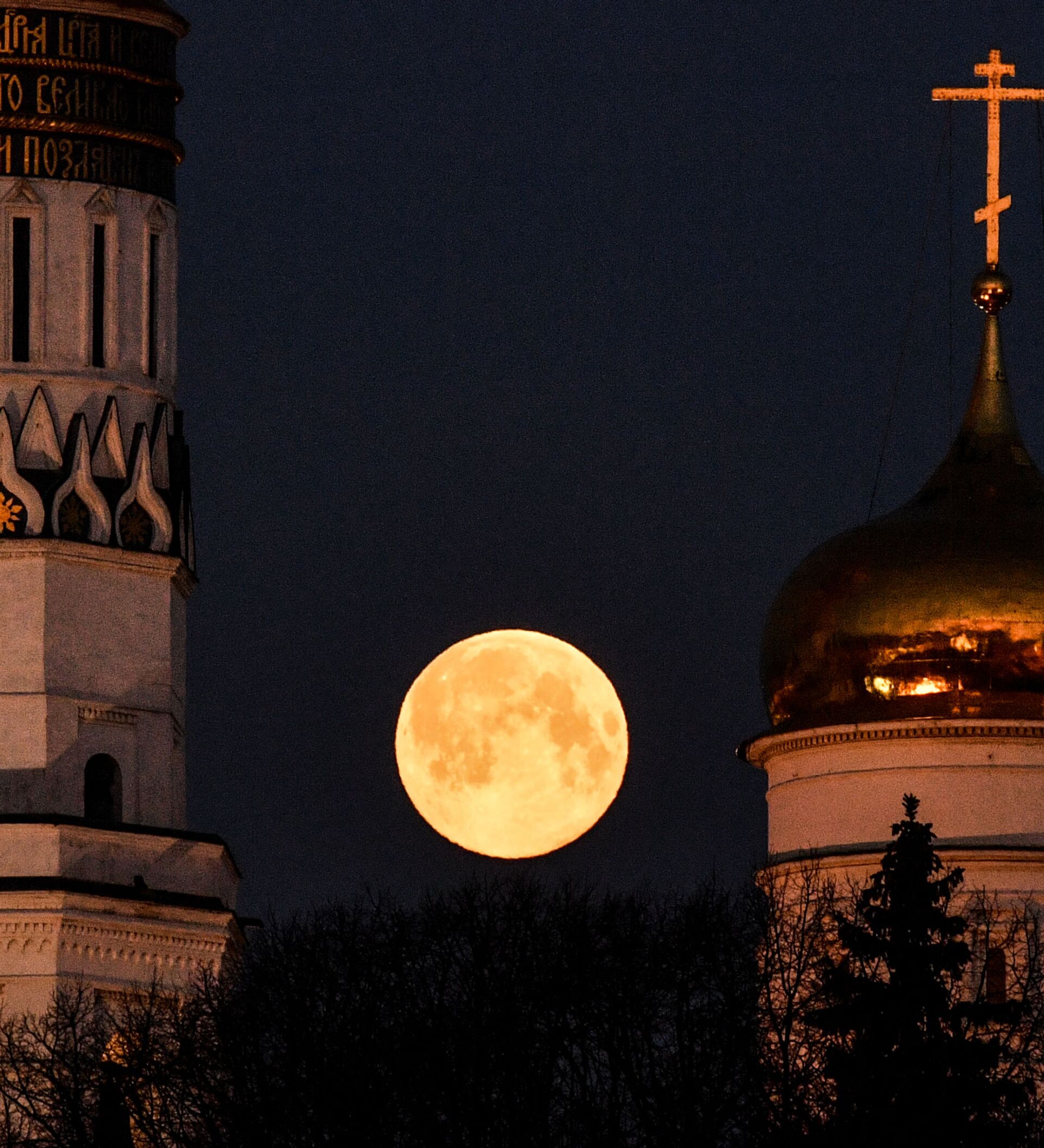 России луна сегодня. Суперлуние в 2021. Суперлуние фото. Суперлуние в Москве. Суперлуние Юпитер.