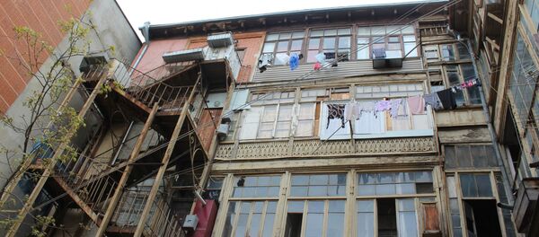 Во дворе пусто и тихо - карантин Во дворе пусто и тихо - карантин - Sputnik Грузия