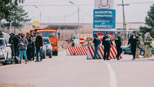 Блокпост на въезде в город Марнеули - Sputnik Грузия