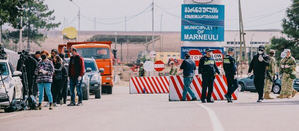 Блокпост на въезде в город Марнеули - Sputnik Грузия