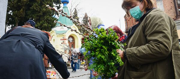 Вербное воскресенье в столице Грузии в условиях карантина. Русская православная церковь Александра Невского Вербное воскресенье в столице Грузии в условиях карантина. Русская православная церковь Александра Невского - Sputnik Грузия