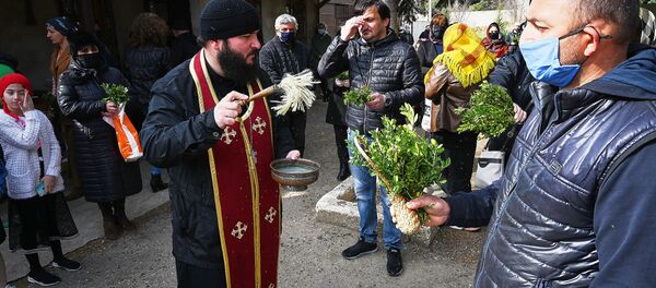 მორწმუნეები ბზობაზე კარანტინის დროს - Sputnik საქართველო