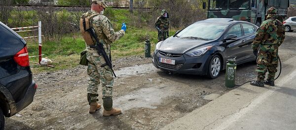 მანქანების დეზინფექცია ბლოკპოსტზე მანქანების დეზინფექცია ბლოკპოსტზე - Sputnik საქართველო