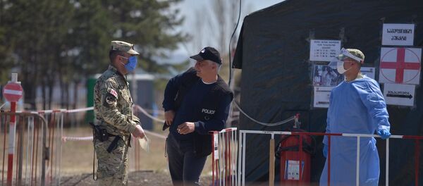 Военные на блокпосту в Хашми, муниципалитет Сагареджо. Ситуация в Грузии в связи с коронавирусом - Sputnik Грузия