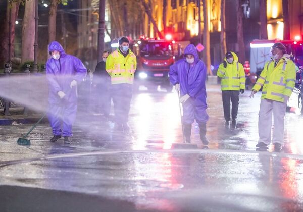 Дезинфекция улиц в городах Грузии продолжается: в Тбилиси вымыли проспект Руставели - Sputnik Грузия