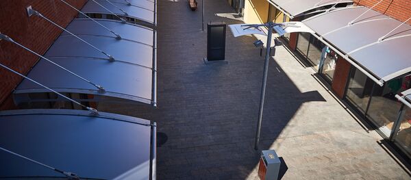 Закрытые магазины в одном из торговых центров - East Point. Пустые дорожки, покупателей нет Закрытые магазины в одном из торговых центров - East Point. Пустые дорожки, покупателей нет - Sputnik Грузия