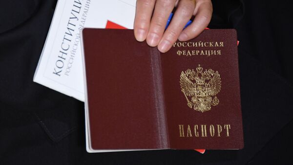 Паспорт гражданина РФ и Конституция РФ - Sputnik Грузия