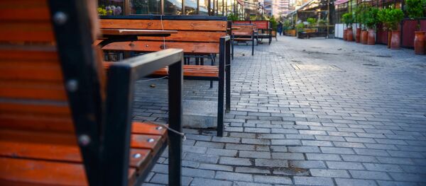 Закрытые кафе и рестораны из-за коронавируса в центре Тбилиси Закрытые кафе и рестораны из-за коронавируса в центре Тбилиси - Sputnik Грузия