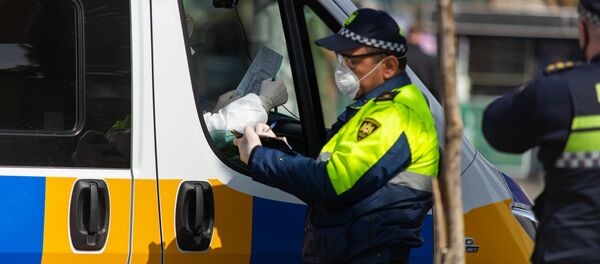 Скорая помощь 112 у инфекционной больницы - Sputnik Грузия