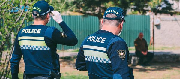 Полицейские на блокпосту в регионе во время эпидемии коронавируса  - Sputnik Грузия