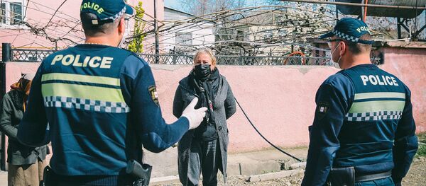 Полицейские на блокпосту в регионе во время эпидемии коронавируса - Sputnik Грузия