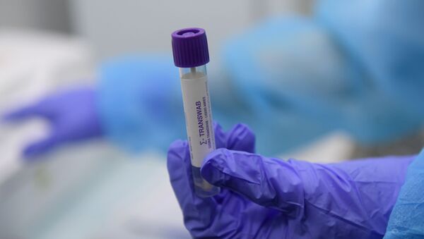 Пробирка с тестом на коронавирус  в медицинской лаборатории - Sputnik Грузия