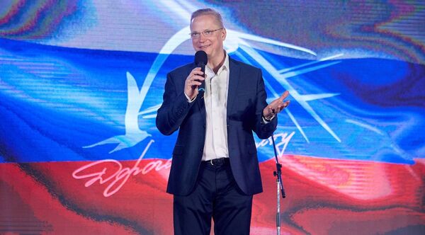 В эфир из карантина: участники фестиваля Дорога на Ялту спели песни из своих квартир - Sputnik Грузия