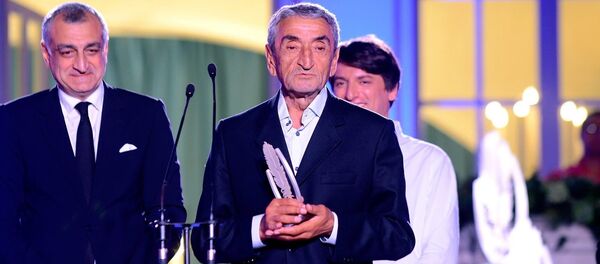 Грузинский поэт и писатель Бесик Харанаули - Sputnik Грузия