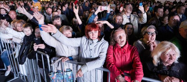 Зрители на концерте в Ялте в 2019 году - Sputnik Грузия