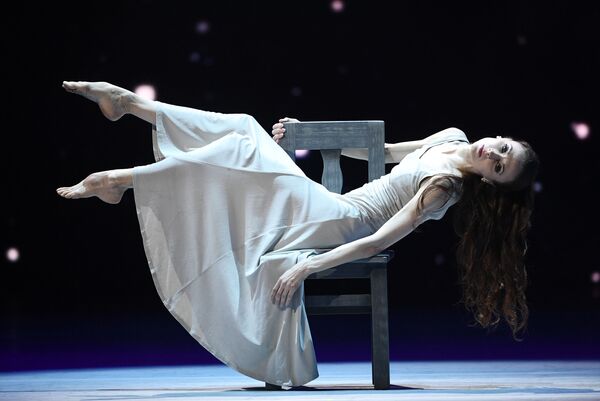 Балерина Светлана Захарова во время благотворительного концерта Мы вместе на сцене Большого театра в Москве - Sputnik Грузия