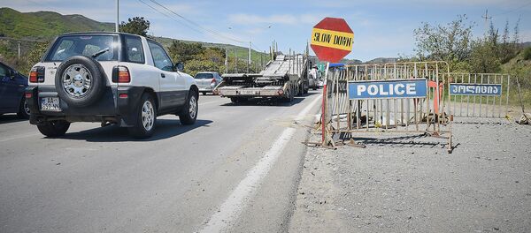 Автомобильные пробки на загородних трассах во время снятия ограничений на передвижение между городами - Sputnik Грузия