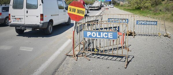 Автомобильные пробки на загородних трассах во время снятия ограничений на передвижение между городами - Sputnik Грузия