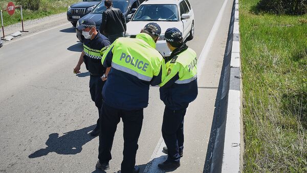 Патрульная полиция на блокпосту на выезде в сторону Мцхета - Sputnik Грузия