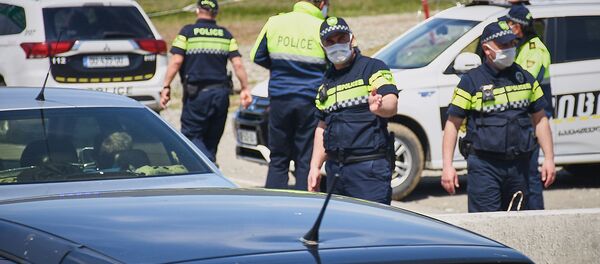 Патрульная полиция на блокпосту на выезде в сторону Мцхета Патрульная полиция на блокпосту на выезде в сторону Мцхета - Sputnik Грузия