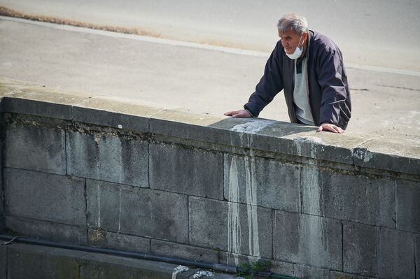 В плену вируса, или Как удержать пожилого человека на карантине - Sputnik Грузия