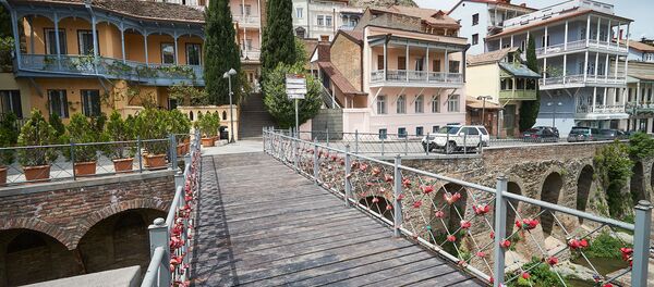 Вид на старый Тбилиси - район Абанотубани и Калаубани. Городская архитектура - дома в старинном стиле - Sputnik Грузия