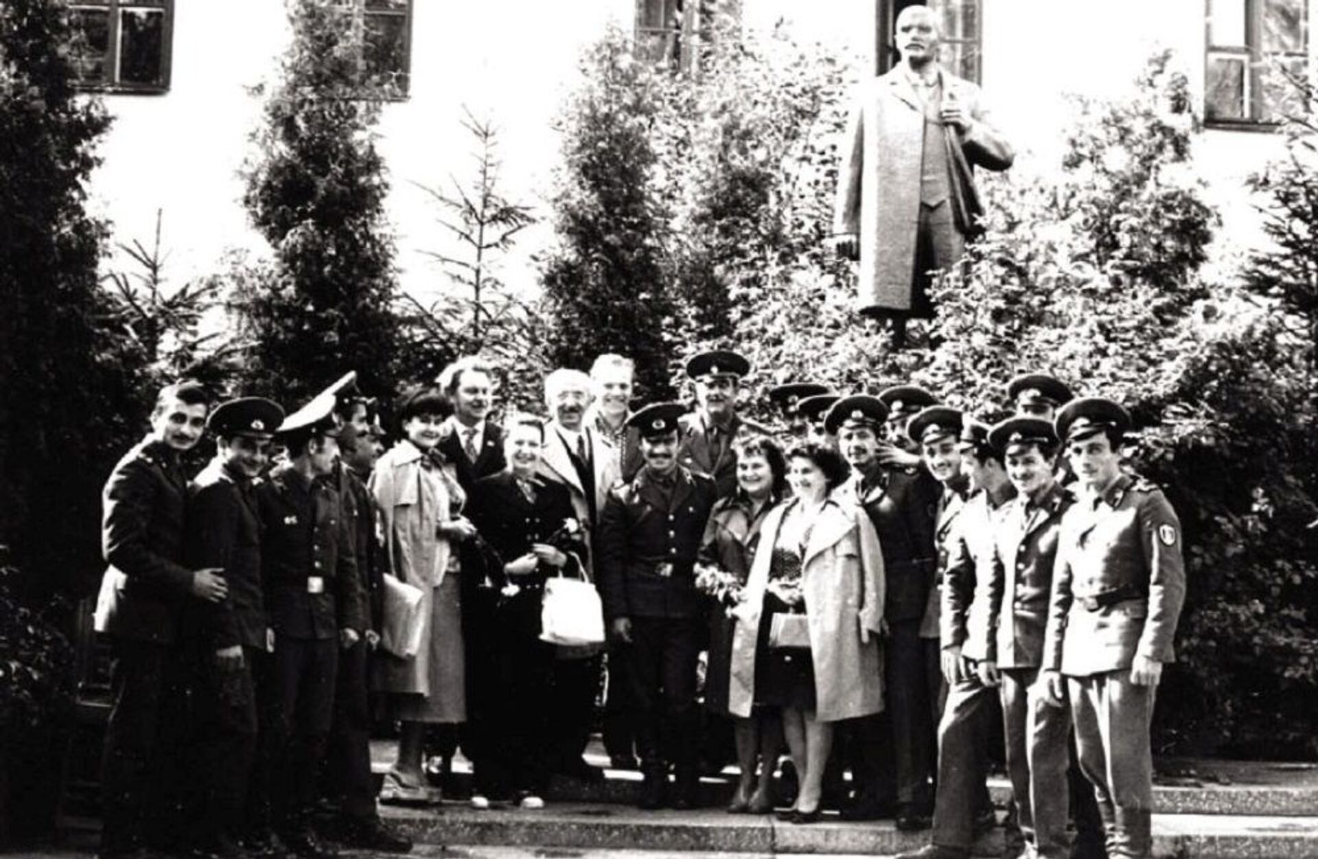 В подшефной воинской части В подшефной воинской части - Sputnik Грузия, 1920, 07.05.2025