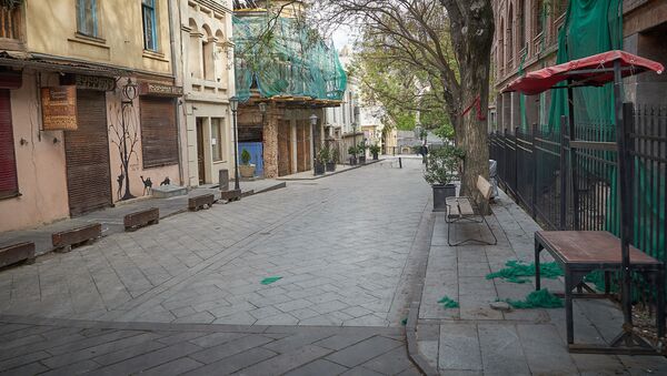Пустующая улица Эрекле Меоре (Ираклия Второго) в центре Тбилиси - туристов нет, да и прохожих тоже - Sputnik Грузия