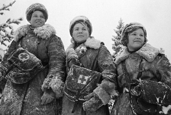 Девушки-санитарки во время Великой Отечественной войны - Sputnik Грузия