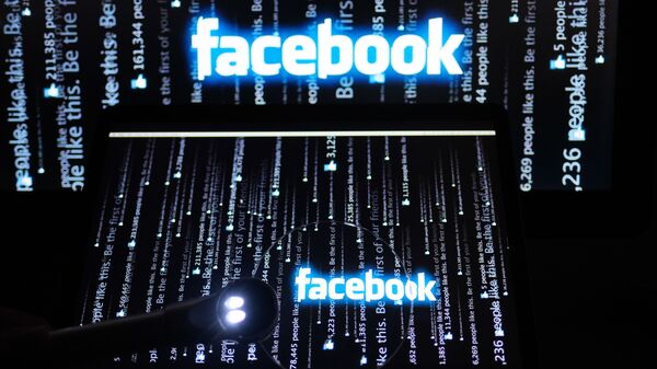 Логотип социальной сети Фейсбук на экране компьютера - Sputnik Грузия